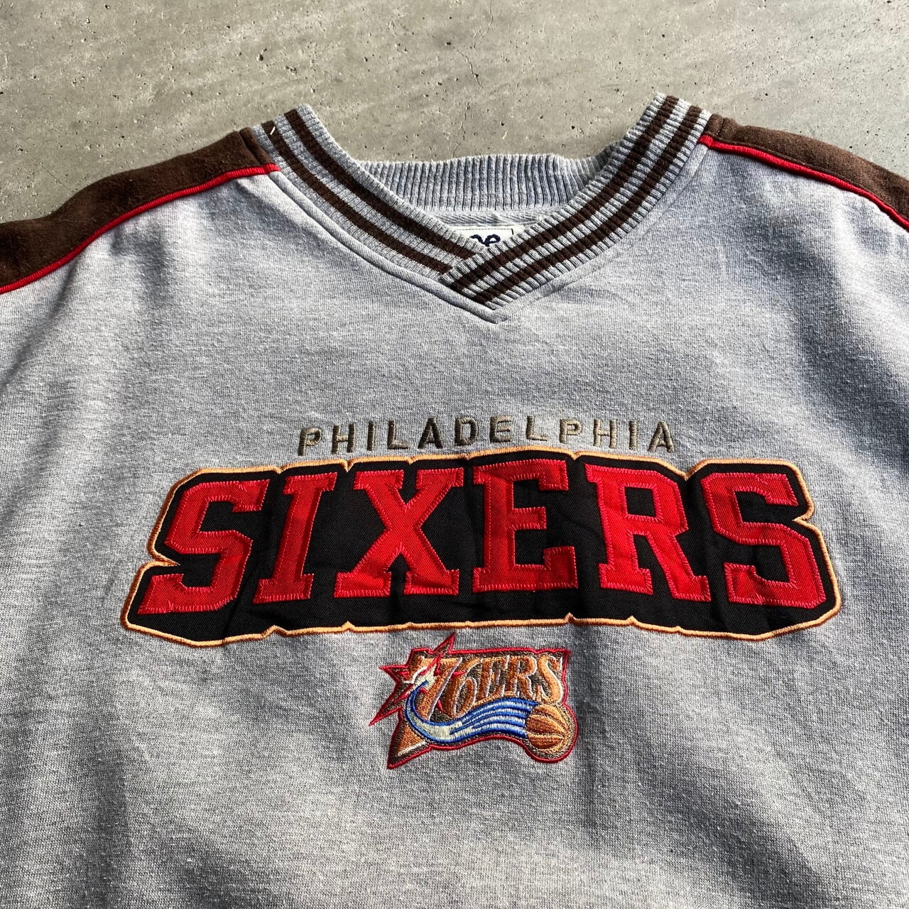 90年代 LEE SPORT リー NBA フィラデルフィア・セブンティシクサーズ Philadelphia 76ers チームロゴ刺繍  スウェットシャツ メンズXXL相当 古着 ビッグサイズ 90s ビンテージ ヴィンテージ トレーナー グレー【スウェット】【AL2110】 |  cave ...