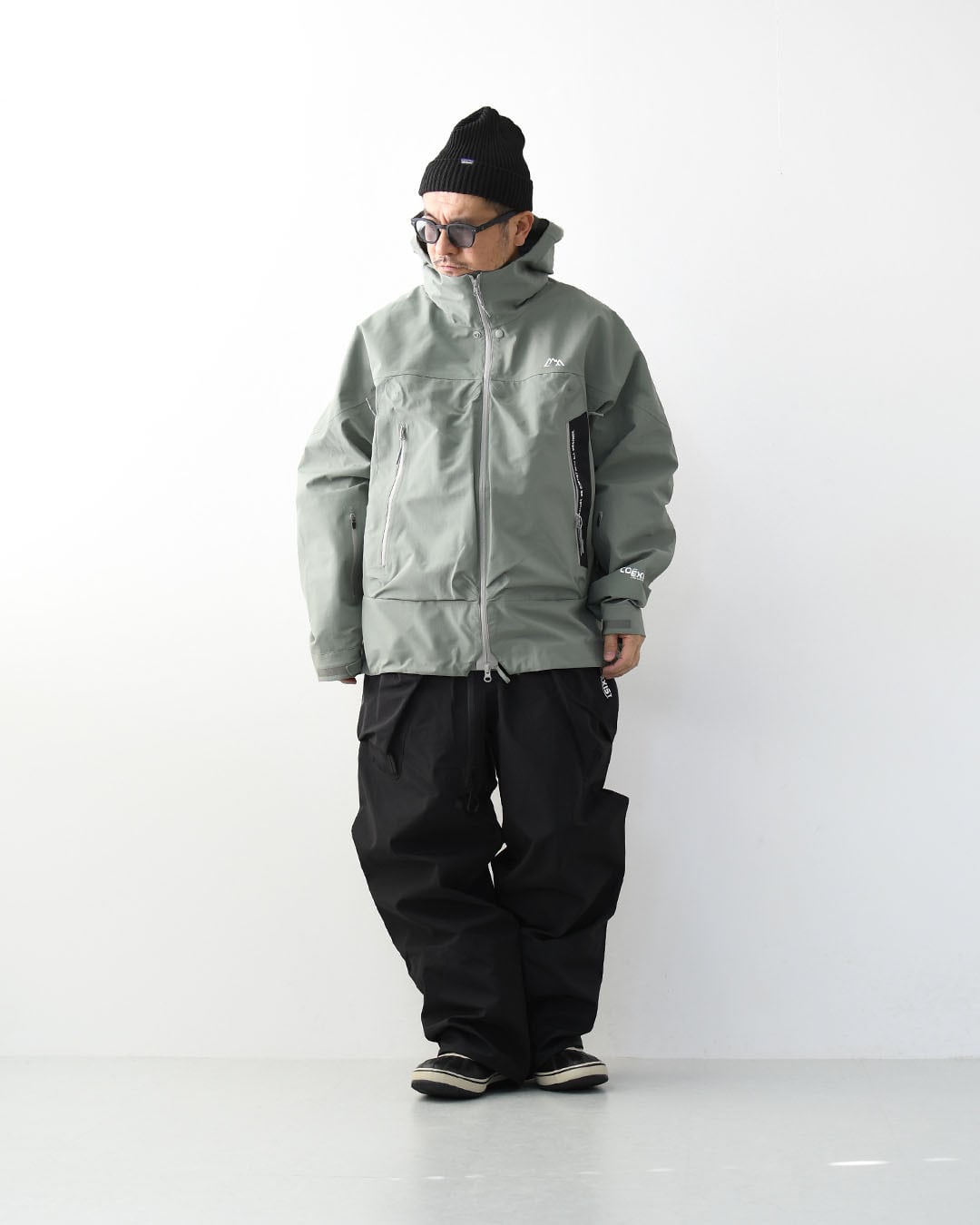 CMF OUTDOOR GARMENT [コムフィアウトドアガーメント] WHITE OUT SHELL