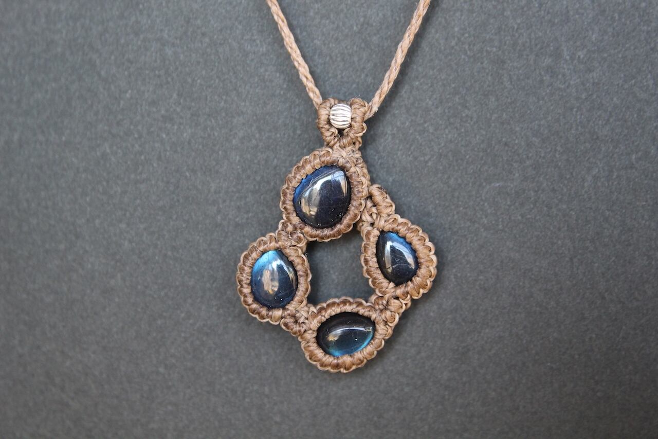 Labradorite mix micromacrame circulation  pendant
