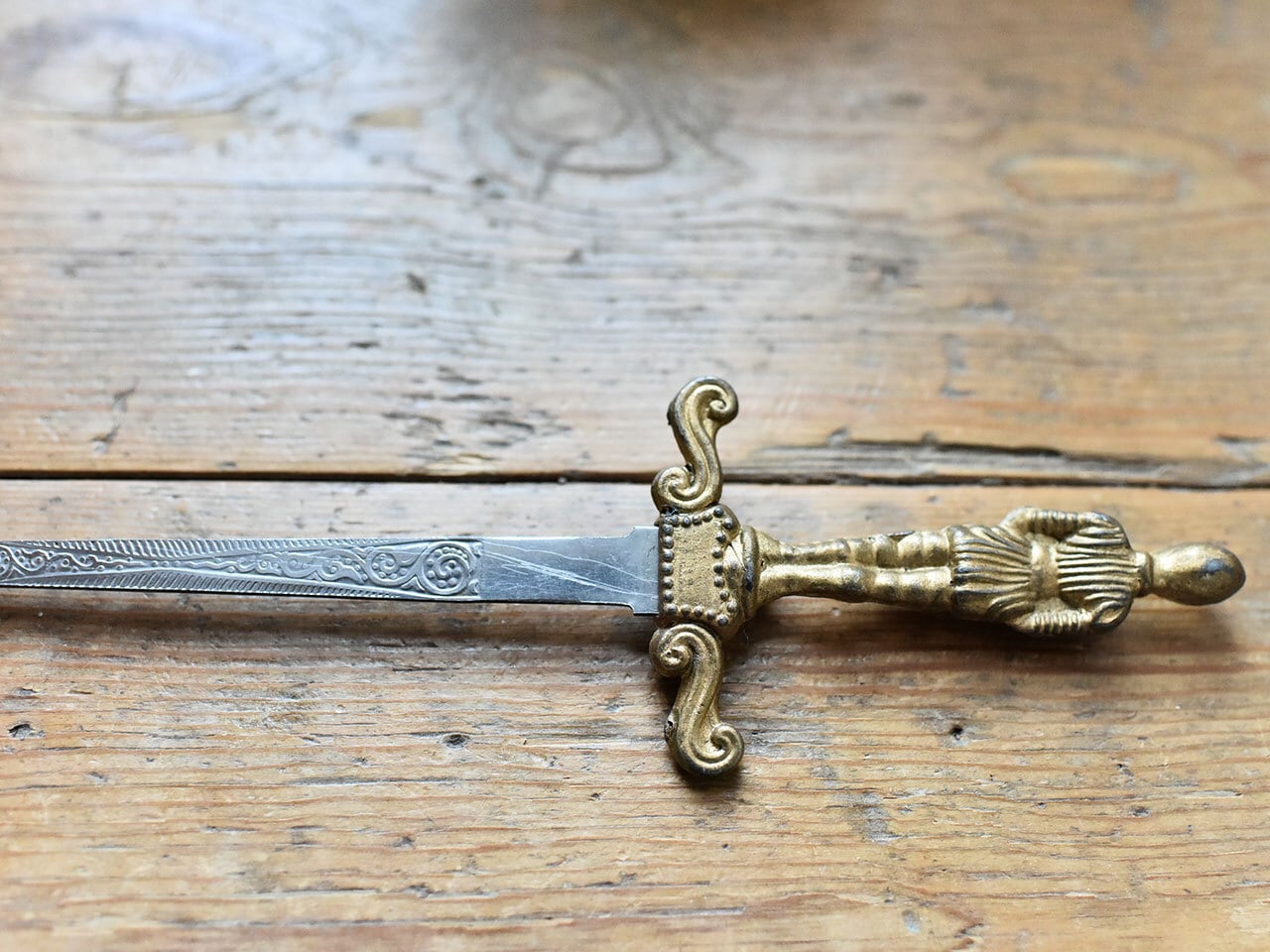 剣を型どった素敵なペーパーナイフ（小）　フレンチアンティーク