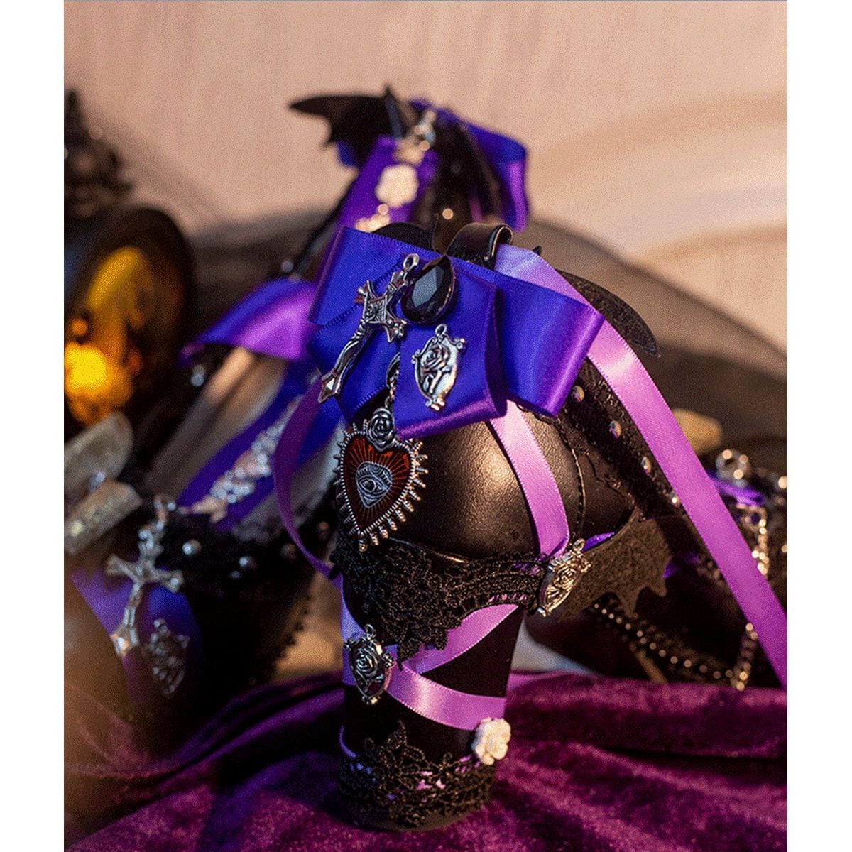 断罪のデコラティブ・ヒール・十字架チェーン付きパンプス | Maiden's Rêve