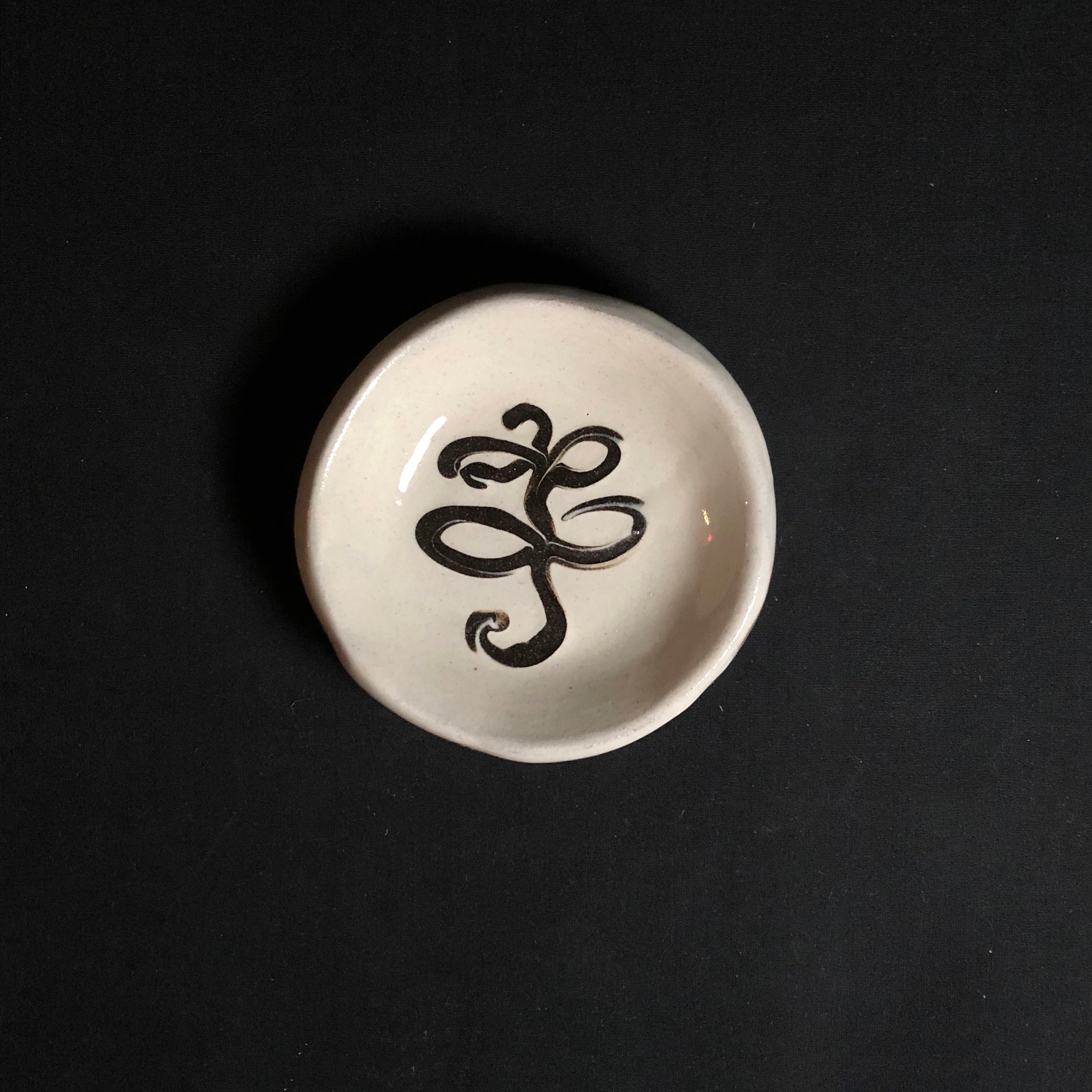 丹窓窯 市野茂子 豆皿 白A スリップウェア | AJIMAYA 作家の器と暮らし