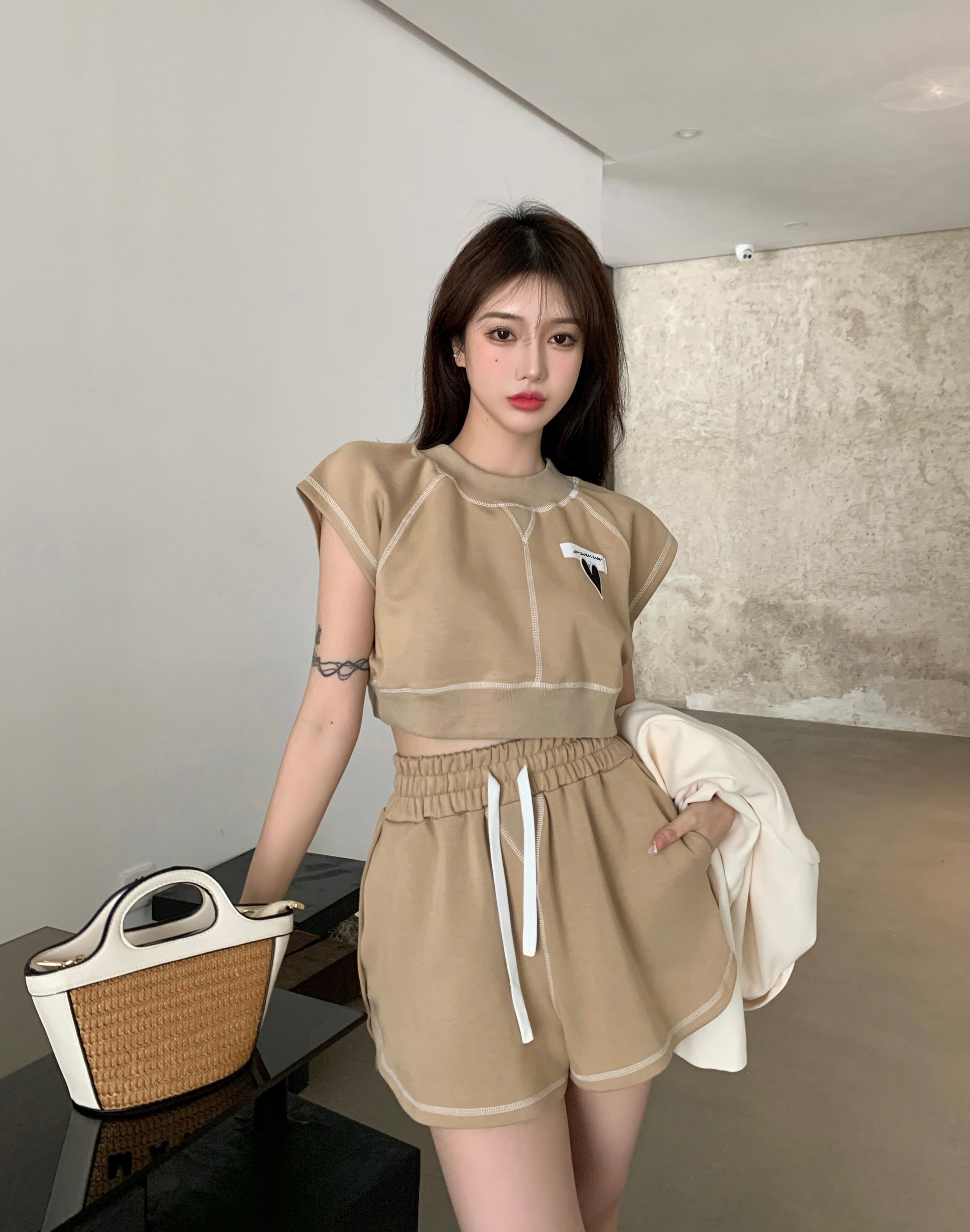 ノースリーブTシャツ 薄手ショートサマートップス 夏物 ピュア ブラックストロベリース40092865280