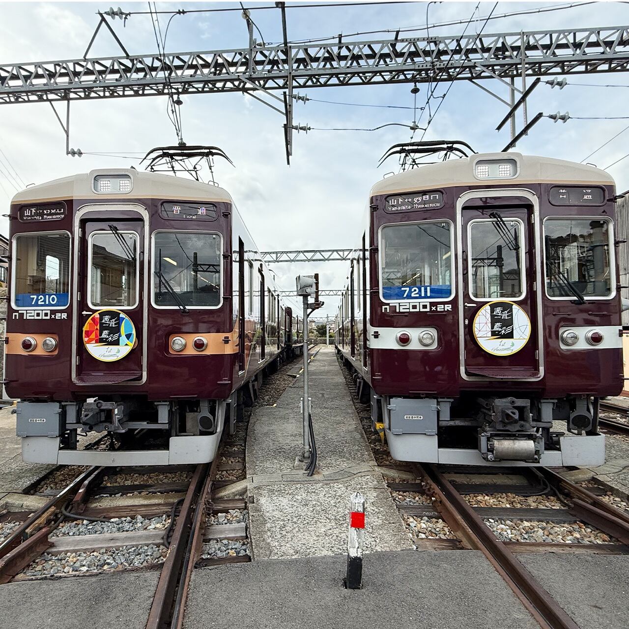 7200系2両編成車1周年記念＞茜音ミニチュアマグネット2枚セット | のせ