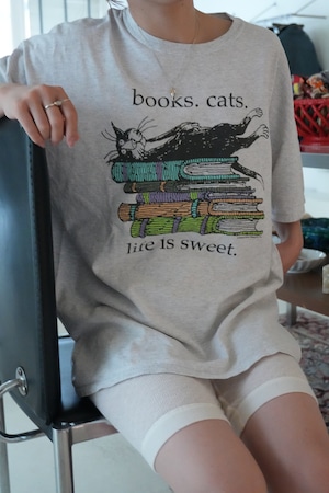 90s Tee ( books. cats.)