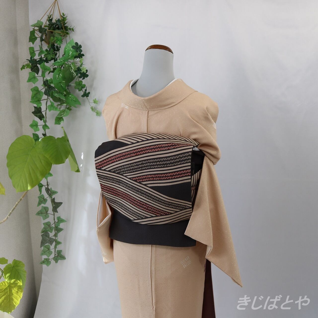 正絹 胡桃色に飛び柄の小紋 袷 | きじばとや