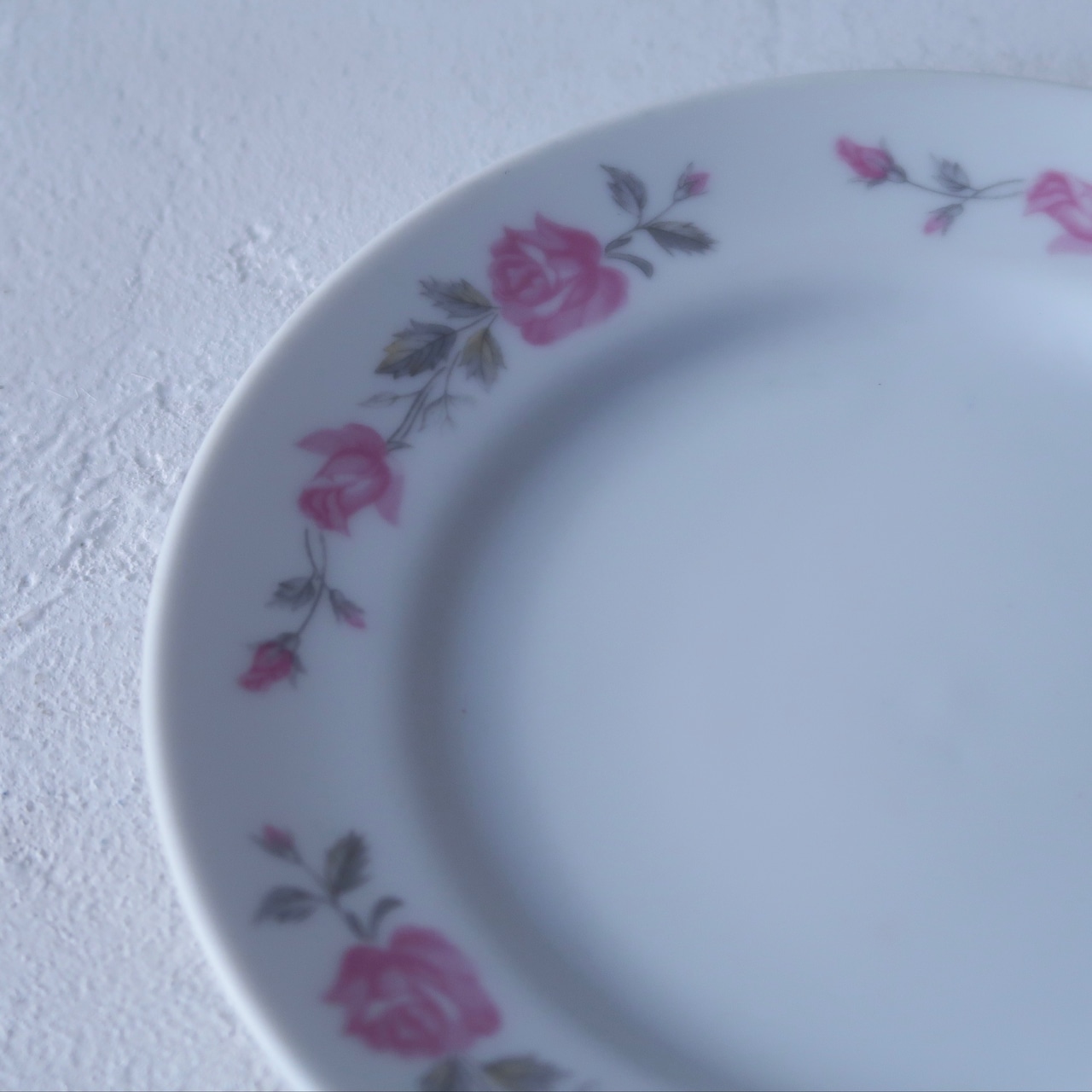 【台湾食器】淡いピンクのお花-小皿