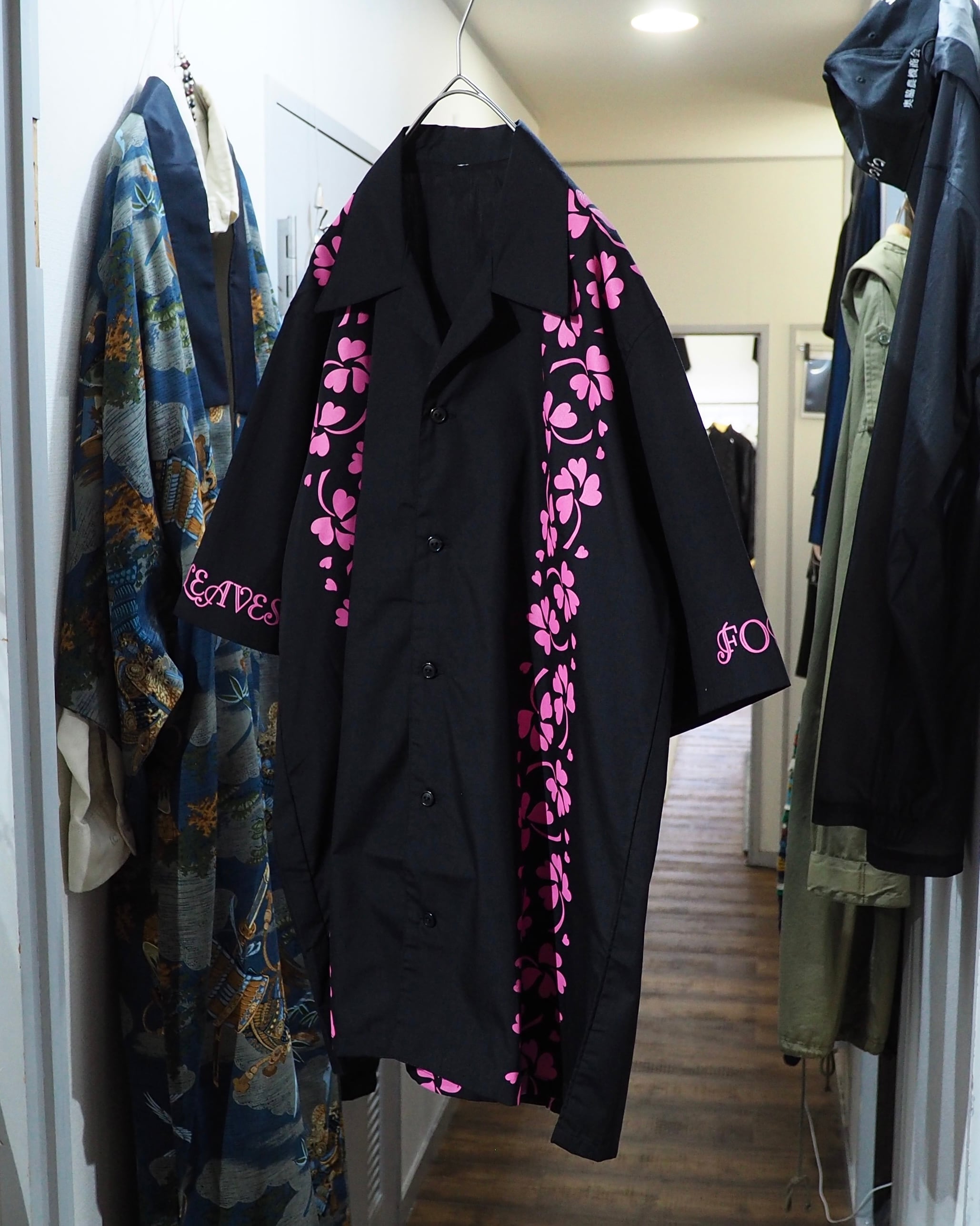 1990s ” 桃四葉 ” Beautiful Four Leaves pattern vintage Open Collar Shirt