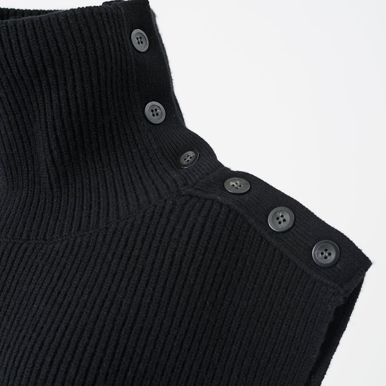 ノースリーブボタンダウンニット charre ブラック | Cygne 