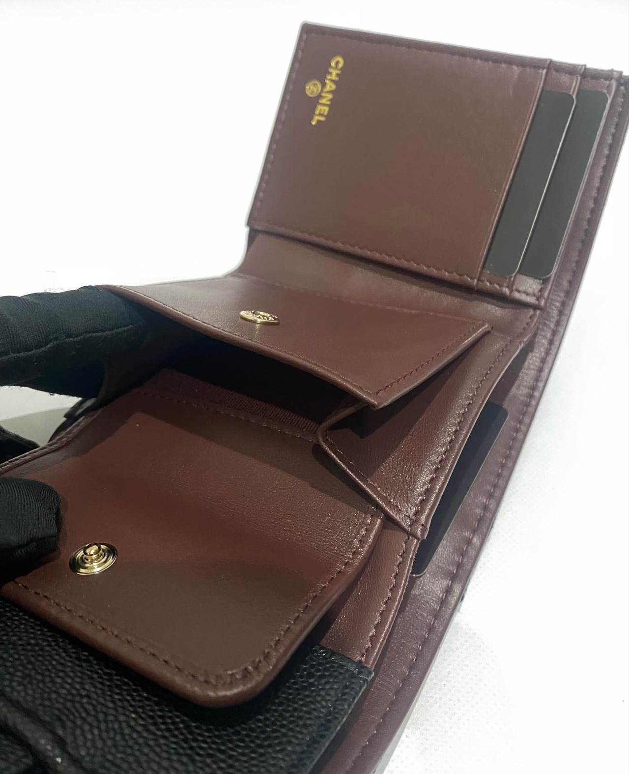 CHANEL シャネル 三つ折り財布 P0229-B10583-C3906 ﾏﾄﾗｯｾ ｷｬﾋﾞｱｽｷﾝ