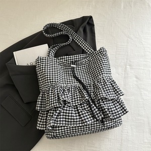 トートバッグ キャンバス レディース ギンガムチェック マザーズバッグ 肩掛け 手提げ 大容量 軽い 使いやすい シンプル カジュアル 大人 おしゃれ 大人可愛い とろみ感 チェック柄 お出かけ 休日 お買い物 普段使い 送料無料 春 夏 秋 冬 ブラック レッド ブルー ピンク