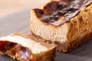 冷凍　    謹製銘菓 自家製カマンベールチーズを使用したチーズケーキ　
