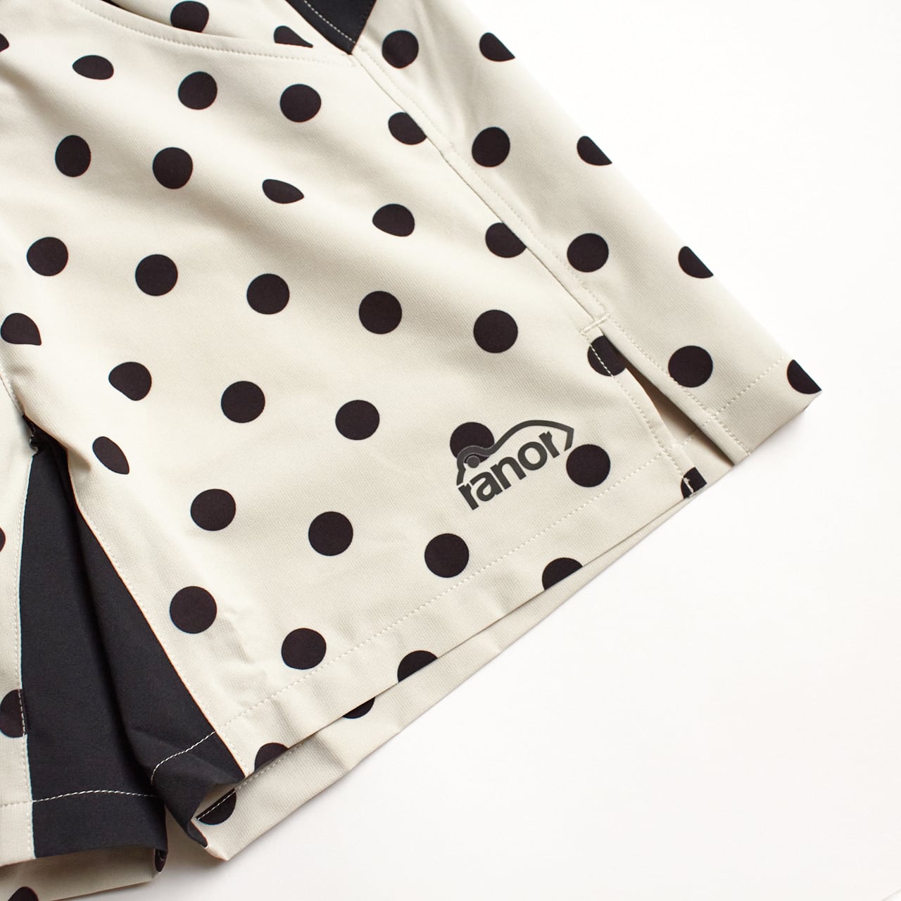 ranor（ラナー）DOTS MIDDLE SHORTS - BEIGE×Black dot メンズ