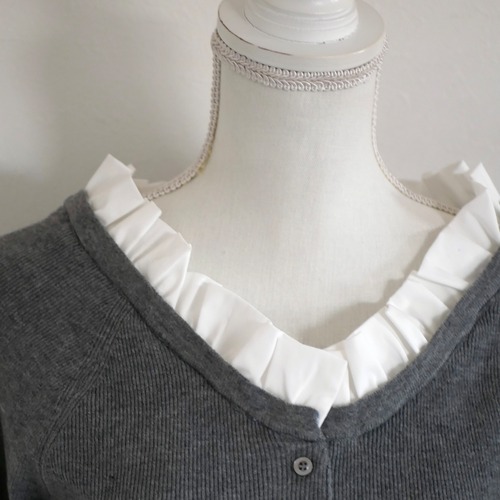 フリルVネックリブニット　全2色