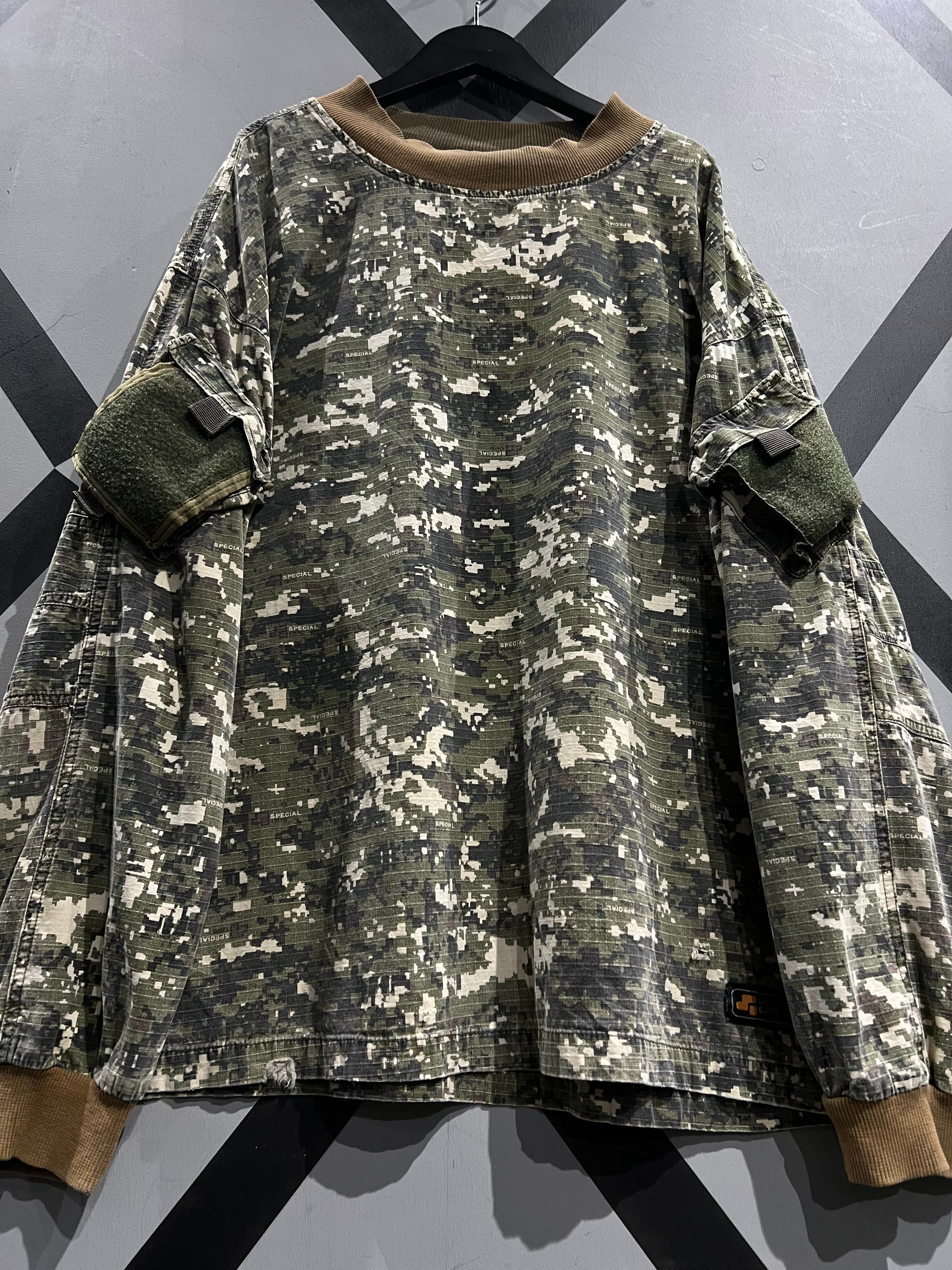 X VINTAGE】Pocket Gimmick Pixel Camouflage Pattern Pullover Shirt