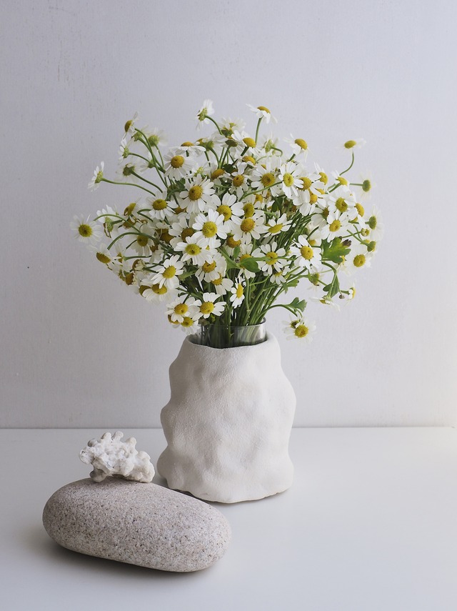 moun vase / white