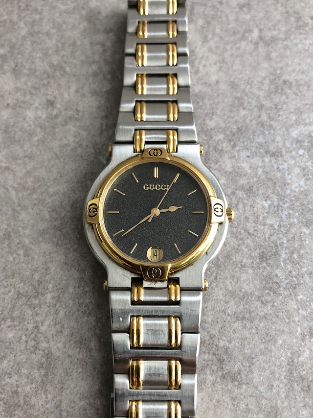 GUCCI グッチ 腕時計 シルバー×ゴールド ロゴ ステンレススチール クォーツ 9000M vintage ヴィンテージ オールド kfni2y