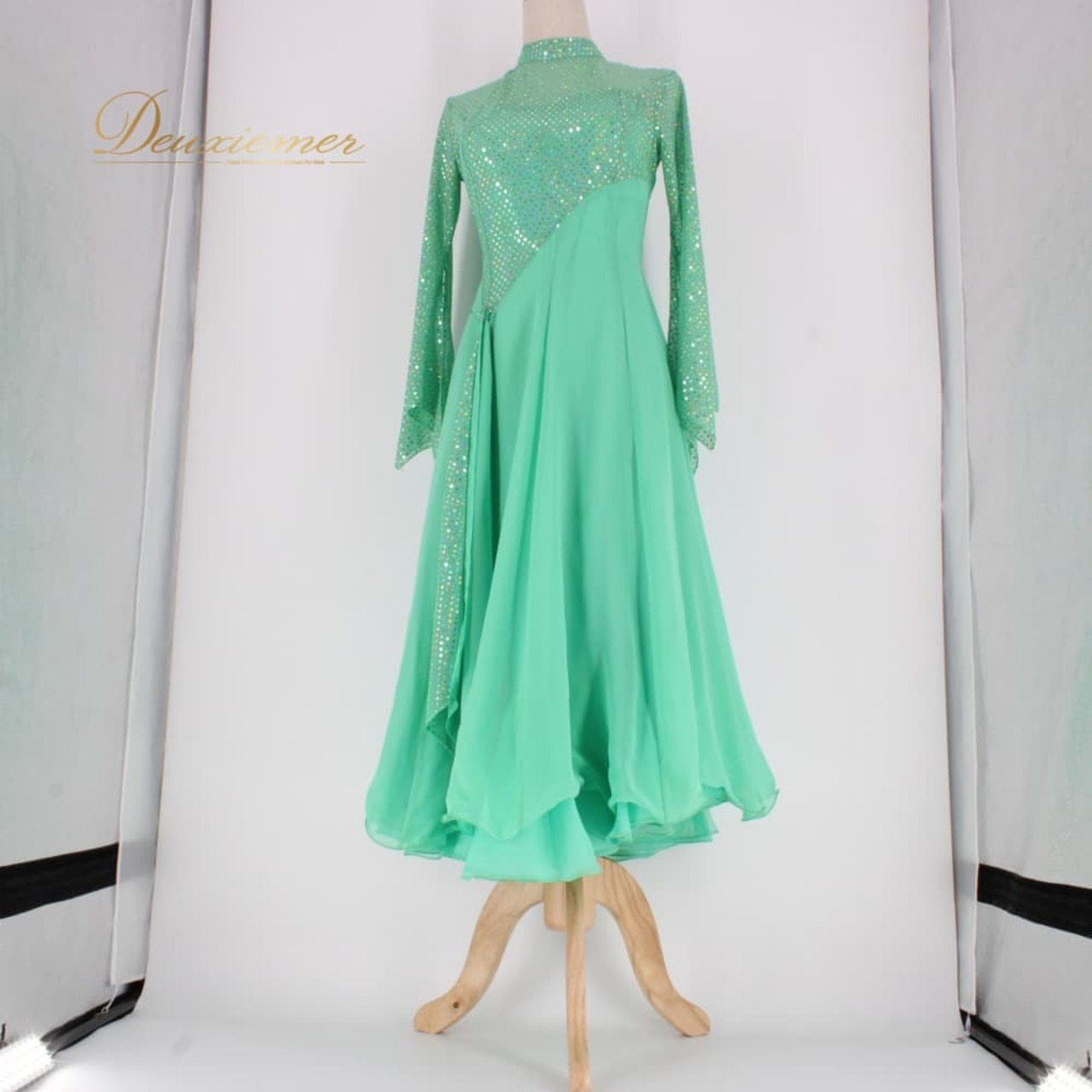 社交ダンス 衣装 スタンダード ドレス ワンピース レッスンウェア パーティドレス レディース prima boutique グリーン系 緑 長袖 ミントグリーン きらきら ラメ風 ストーン風 二重スカート フレアスカート ボリュームスカート 長袖ワンピース 練習用 レッスン用 ダンス衣装 フォーマル パーティー ワルツ タンゴ モダン ステージ衣装 競技用 フェミニン シフォン風 透け感 控えめ光沢 伸縮素材 ポリエステルファブリック ファスナー付き 女性用ドレス 体型カバー 動きやすい 9号