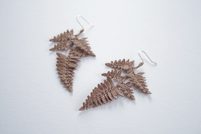 shida 01 :two / brown / pierce / earring