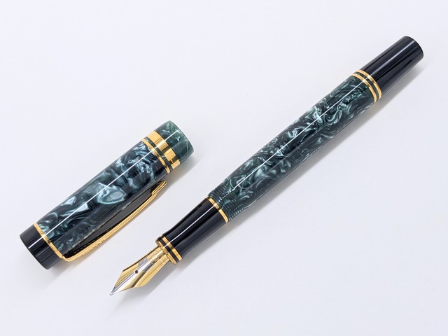 '90s　パーカー デュオフォールド インターナショナル マーブルグリーン 旧　PARKER Duofold International　（極細字）　18K　　　　　03122
