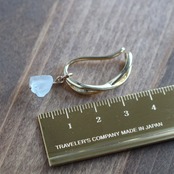 ブルートパーズ<原石>のイヤーカフ