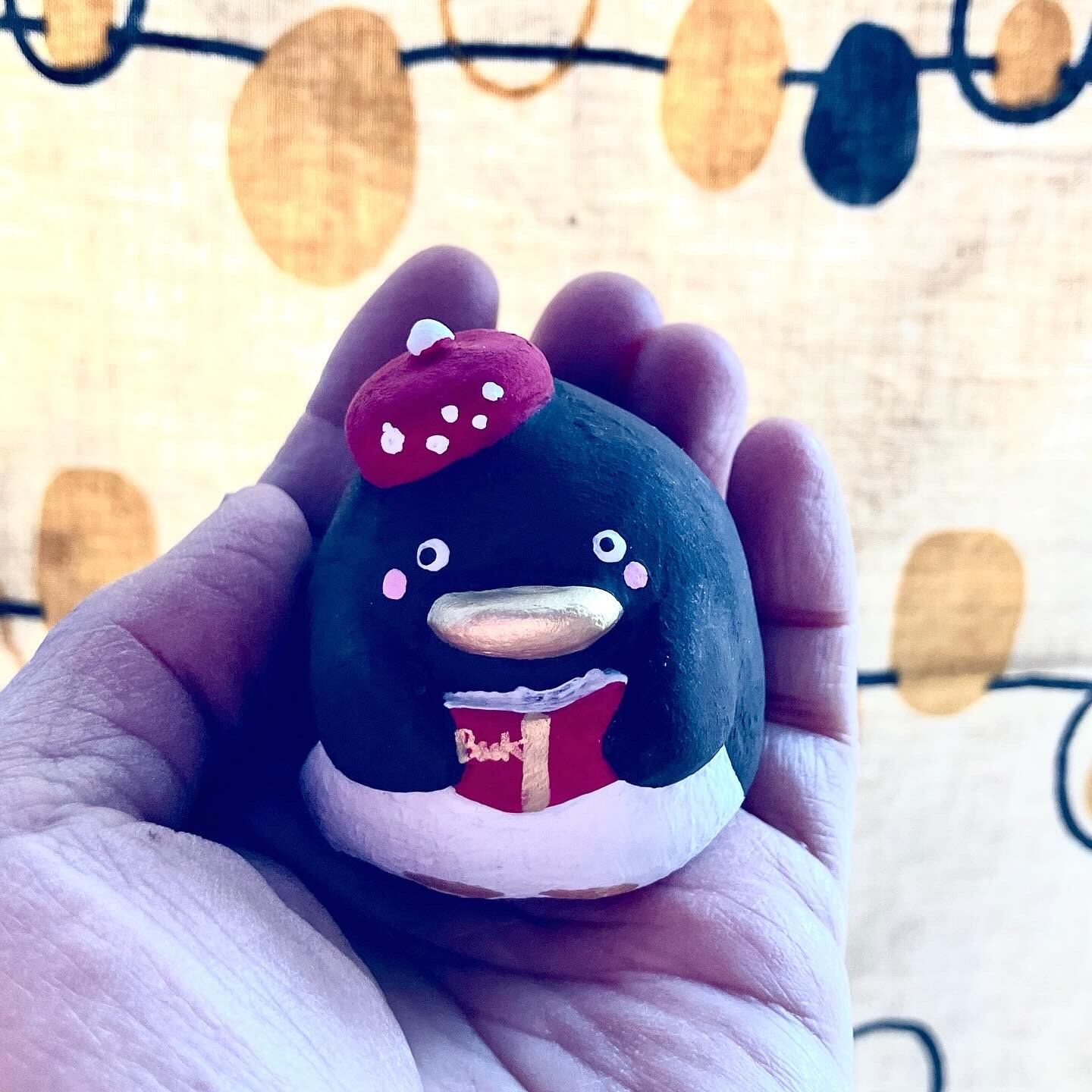 読書家ペンちゃん☆ペンギン張り子 | シッポ堂