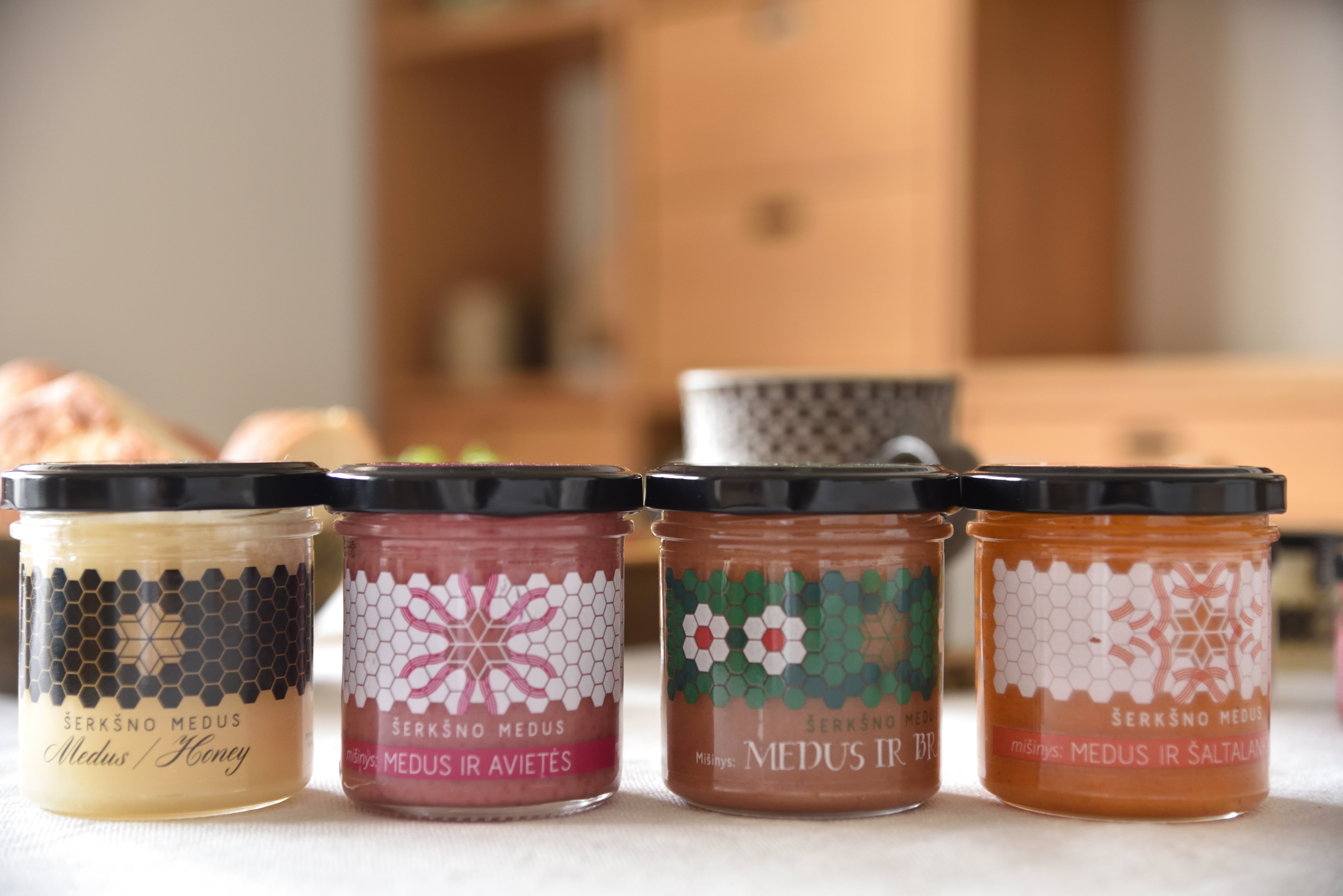 リトアニア産 天然はちみつフルーツ入り 200g