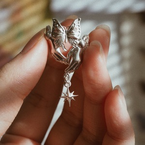 Silver ring of spherically-articulated dolls