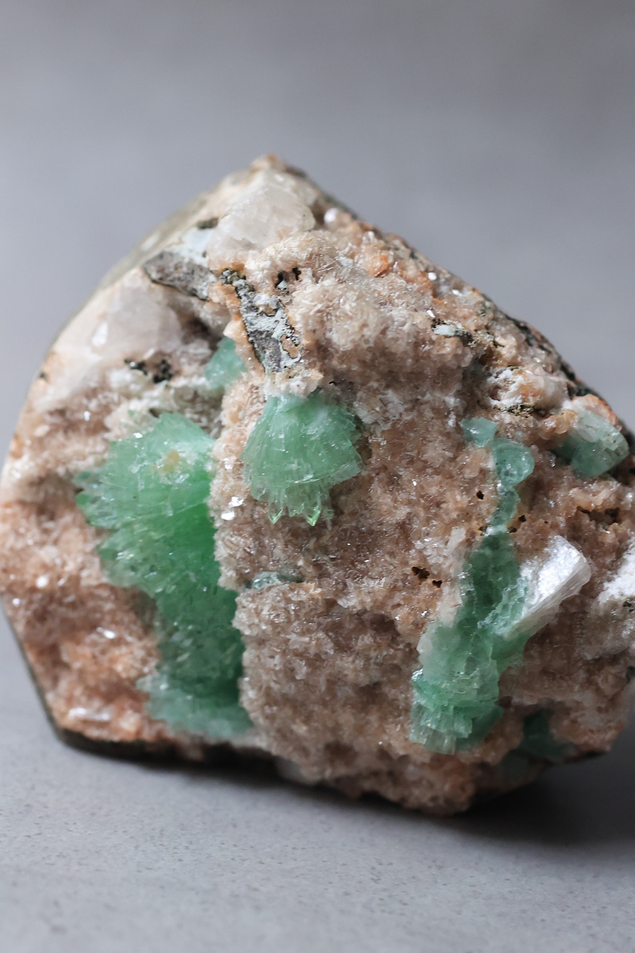 グリーンアポフィライト × スティルバイト 「自由な木々」Green Apophyllite with Stilbite ◇ 天然石・鉱物・パワーストーン・原石 | st00395