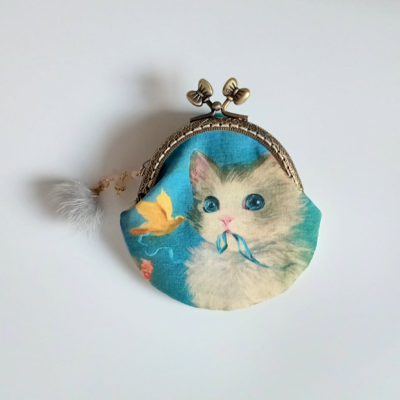 【ハンドメイド】がま口ポーチ・コインケース|猫と小鳥とリボン(口金8.5センチ)