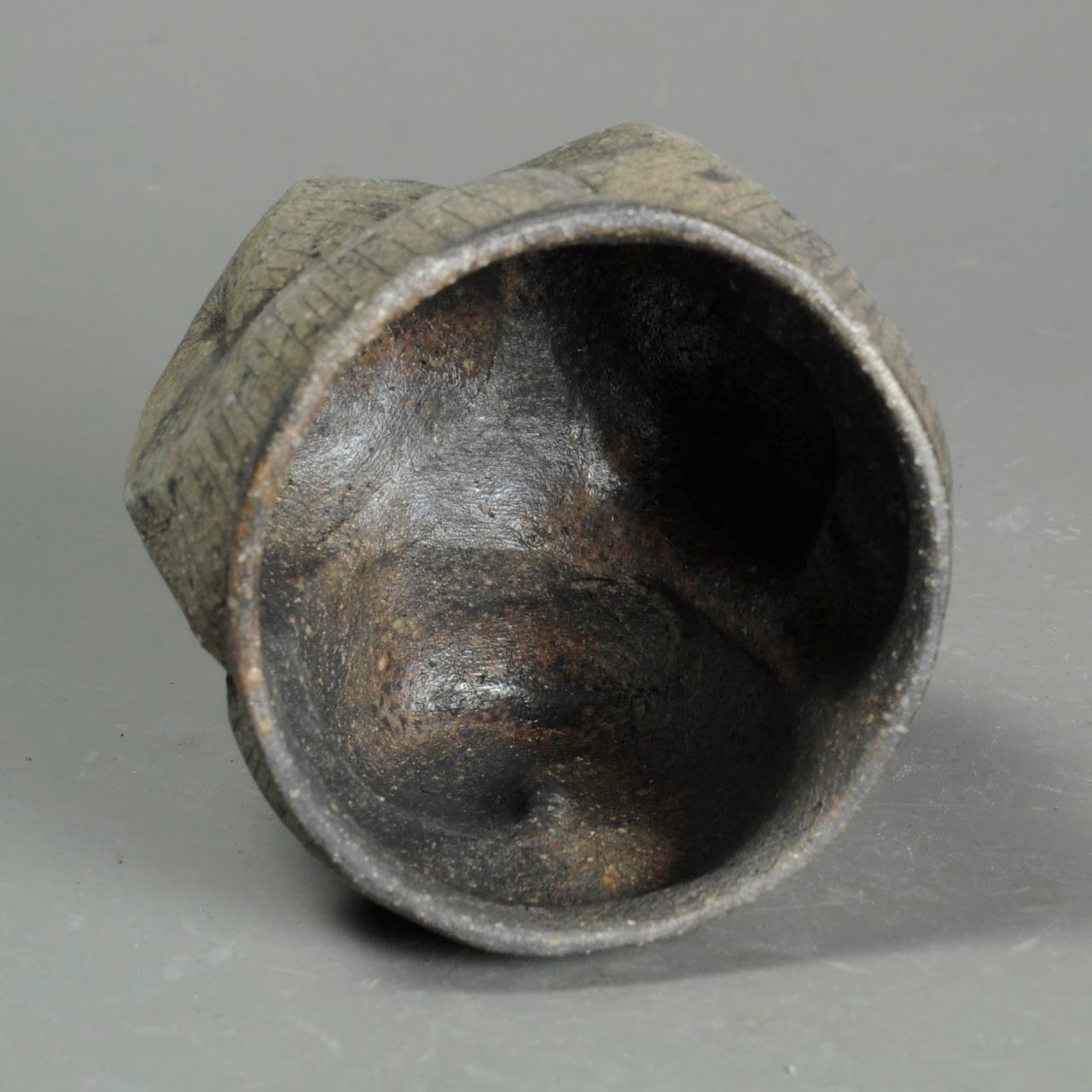 炻器 鉄象嵌ぐい呑 Iron Inlay Guinomi 14-5 | 陶芸家 竹内真吾