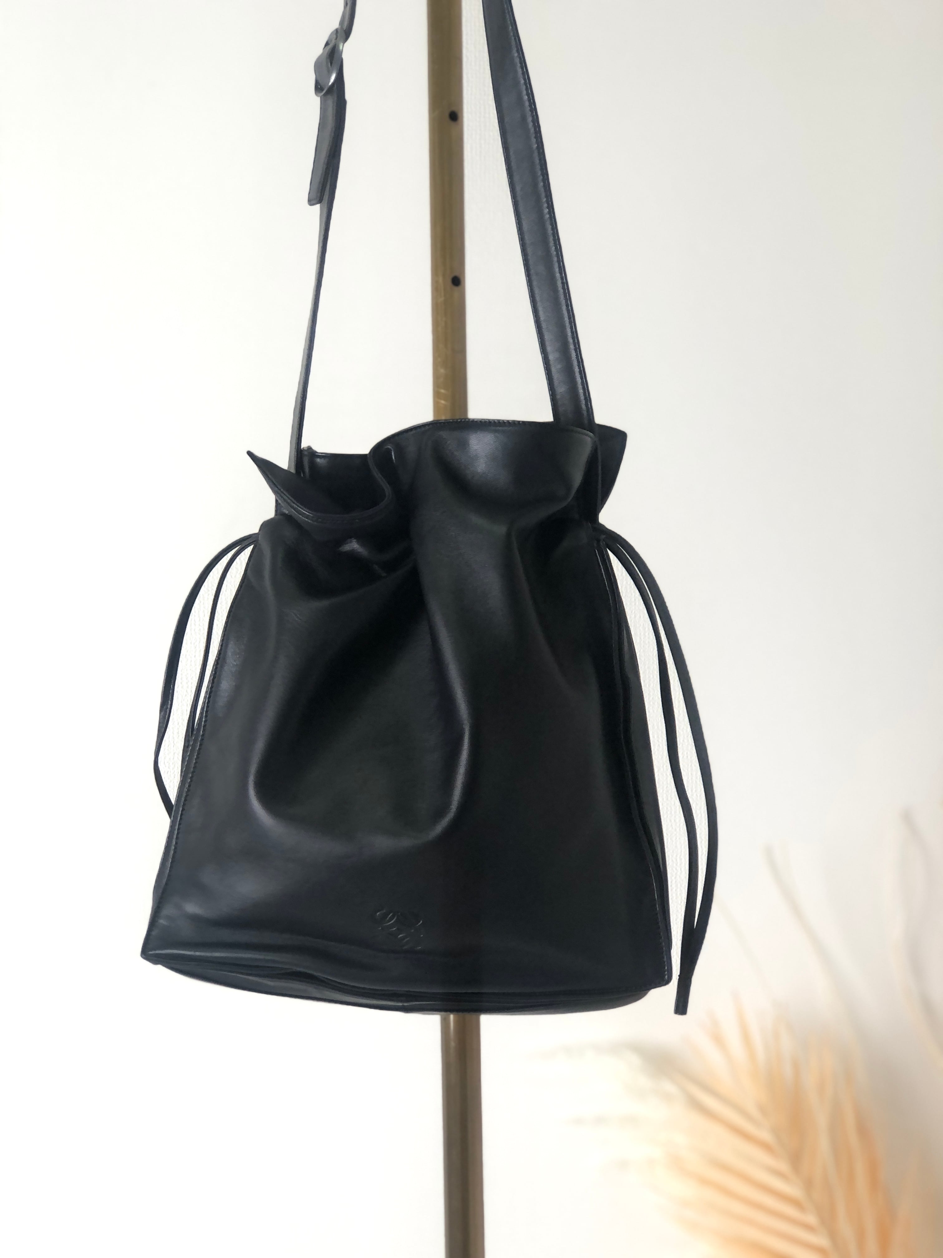 ロエベ LOEWE アナグラム カットアウト ショルダーバッグ 斜め ロエベ LOEWE アナグラム カットアウト ショルダーバッグ 斜め