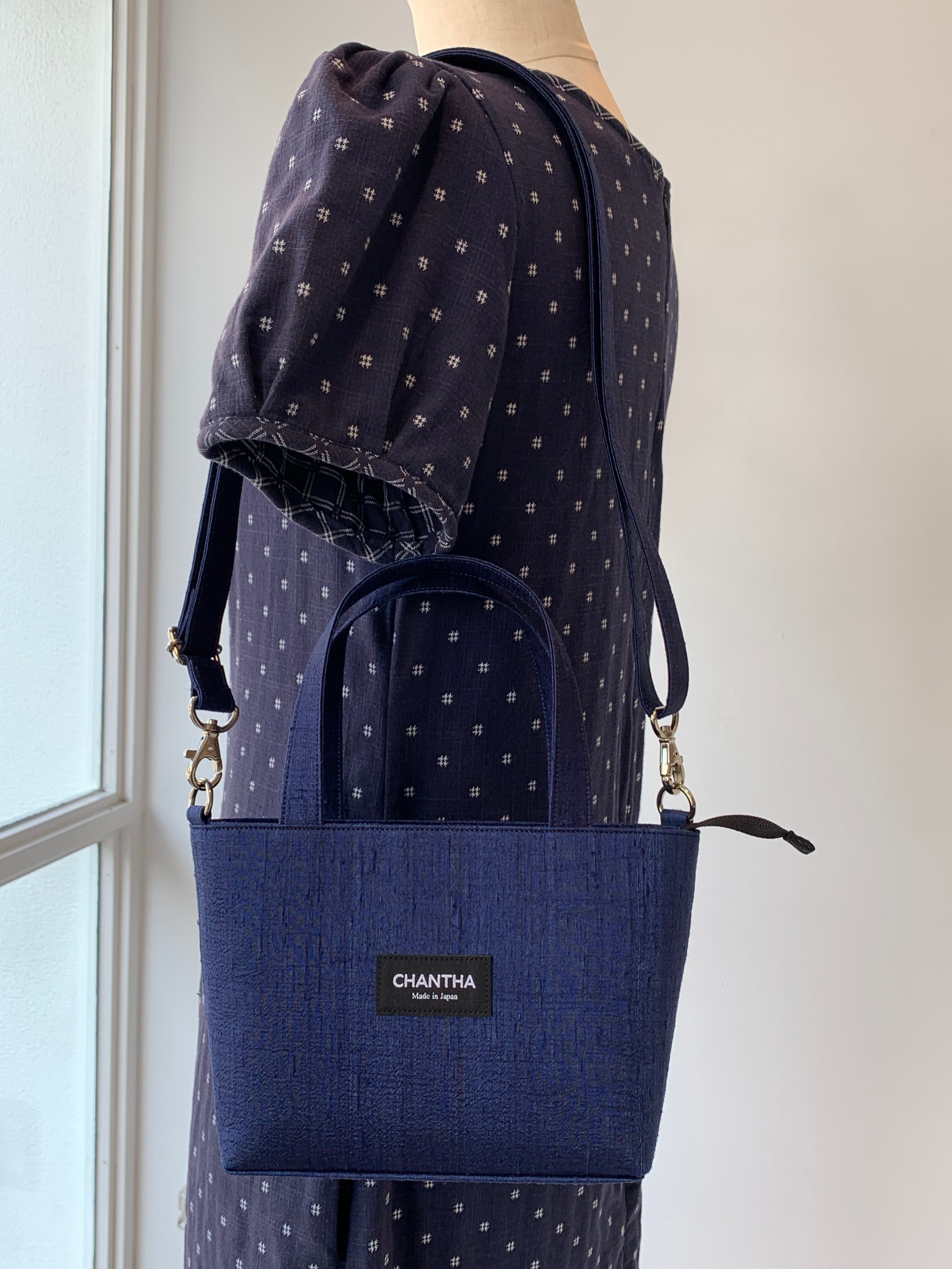 バッグ 可愛いバッグ ショルダーバッグ トラベルバッグ 軽いバッグ 紺色 カンボジアシルク