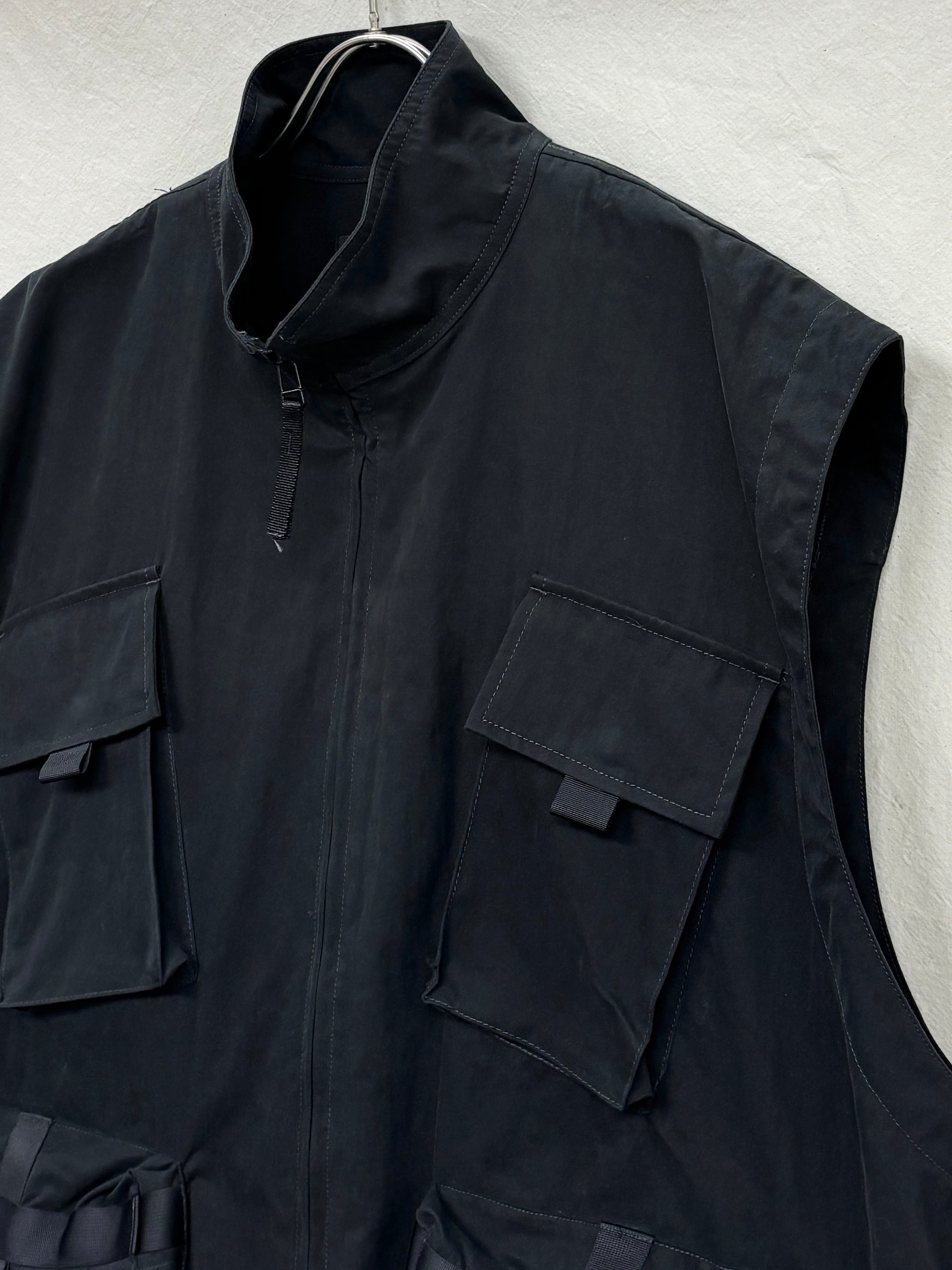 ESSAY / UTILITY VEST (BLACK) | THE MODERN AGE