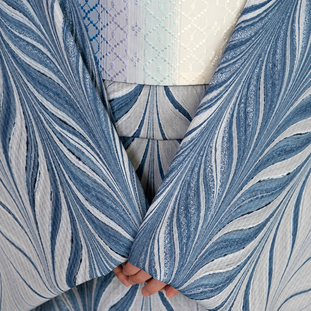 「時雨の浜辺」大矢羽柄〜洗えるきもの(シルジェリー格子柄)〜