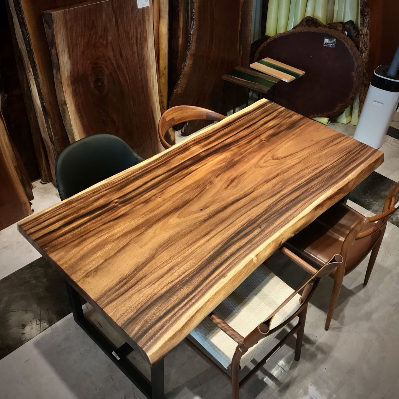 モンキーポッド 一枚板 | 千年家具 - 一枚板 テーブル専門店
