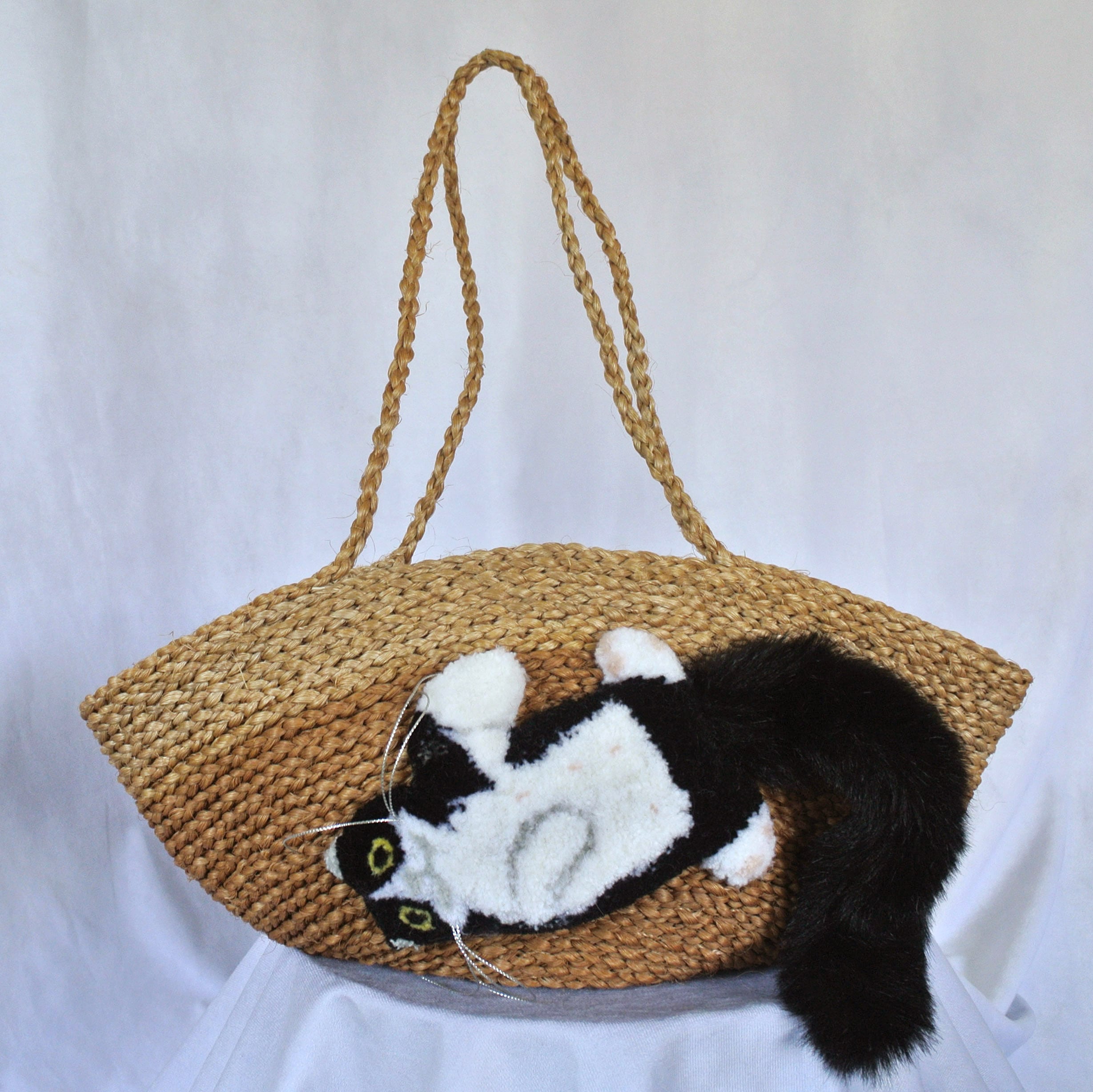 CAT IN DA HOUSE! ON LINE STORE