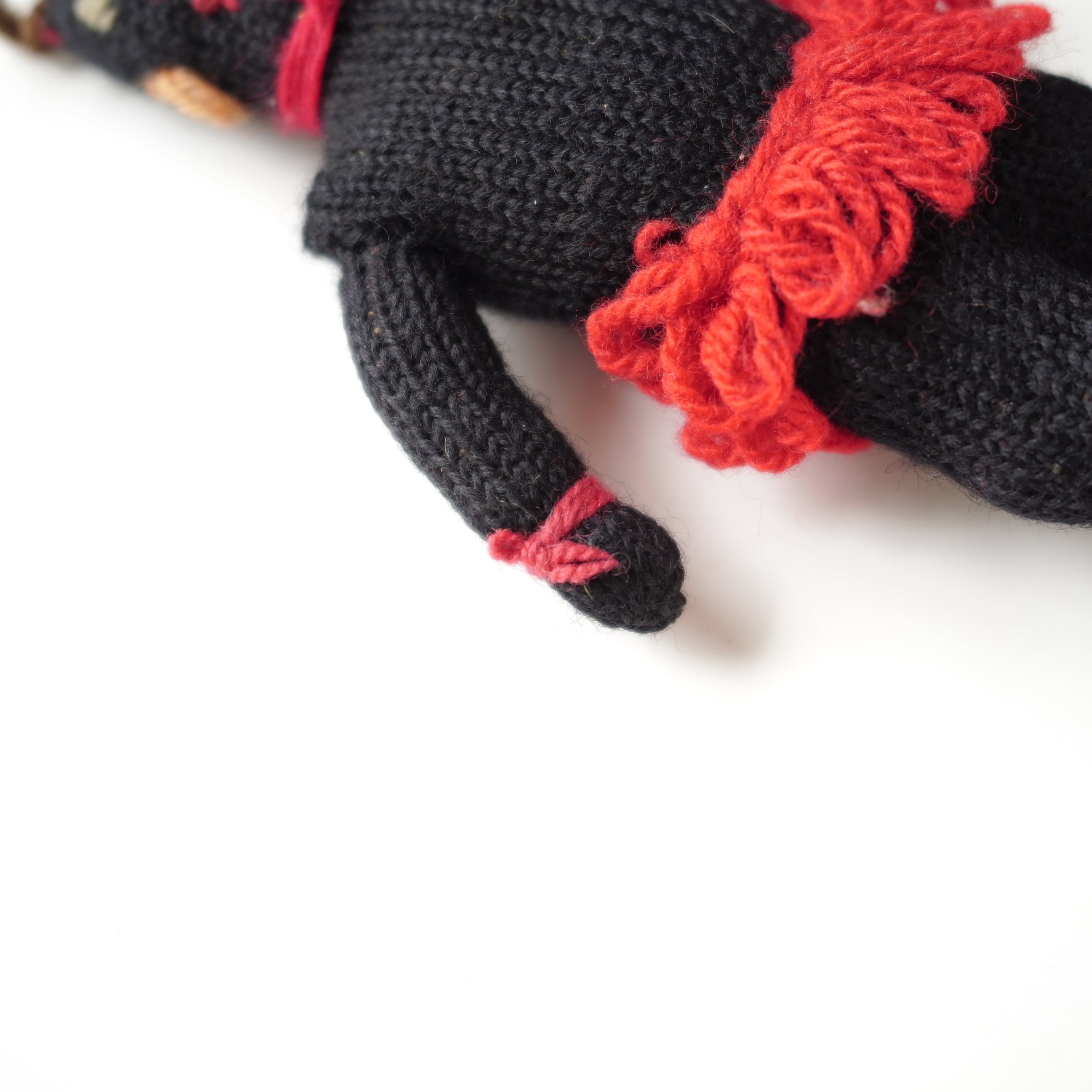 希少 極美品✤ ヒューマンメイド ウールクッション レッド ブラック 赤 黒 Handmade Doll | troldhaugen antiques ｜ 北欧アンティーク・古道具