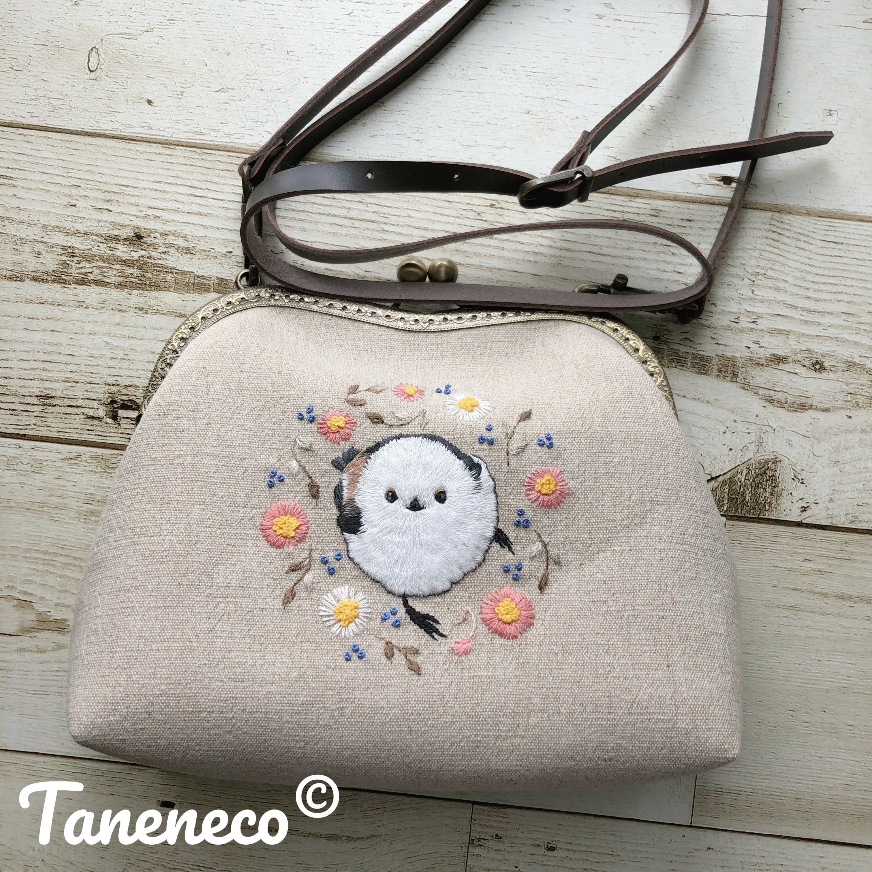 taneneco手刺繍作品『秋の訪れ』がま口 | Taneneco Shop