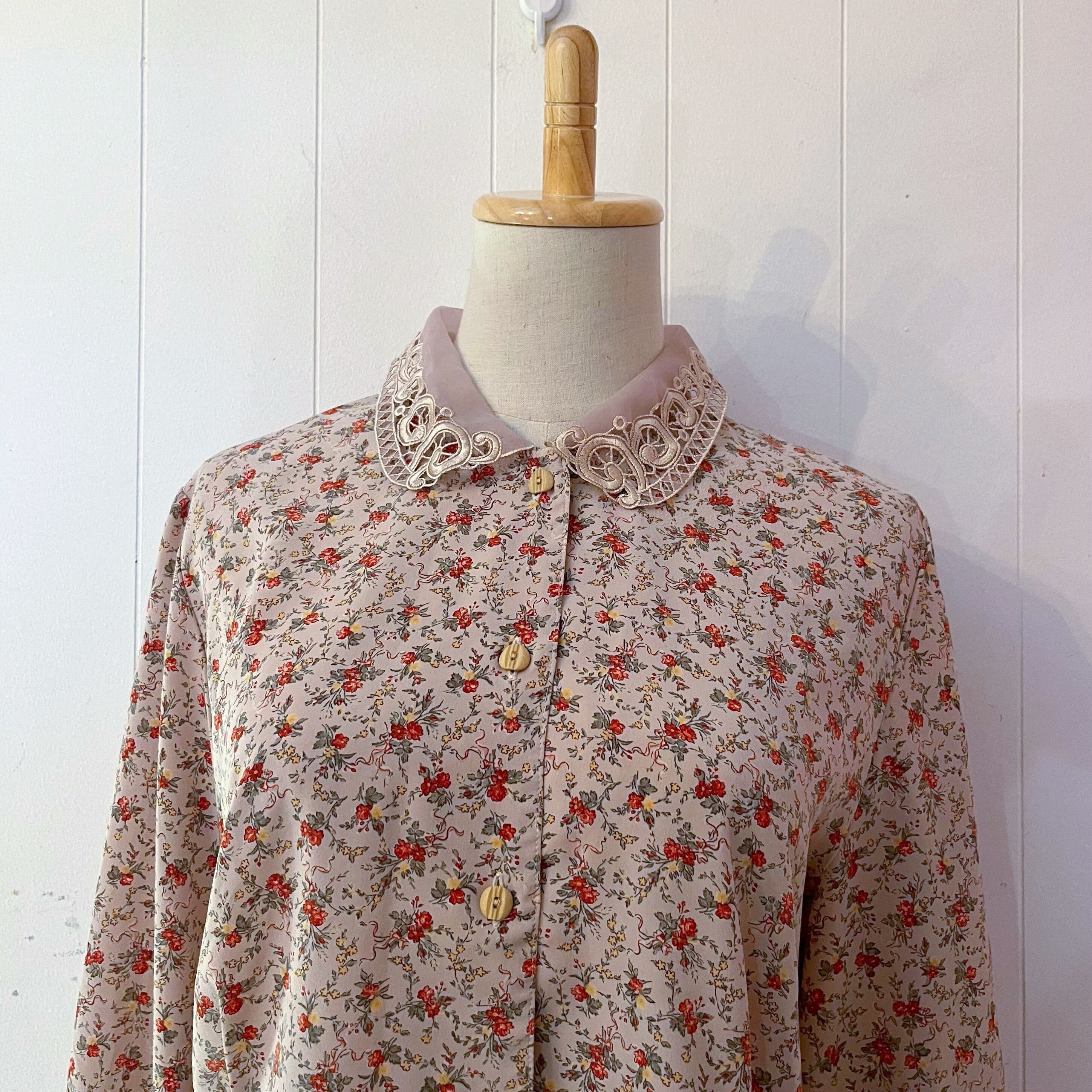 flower wood button blouse