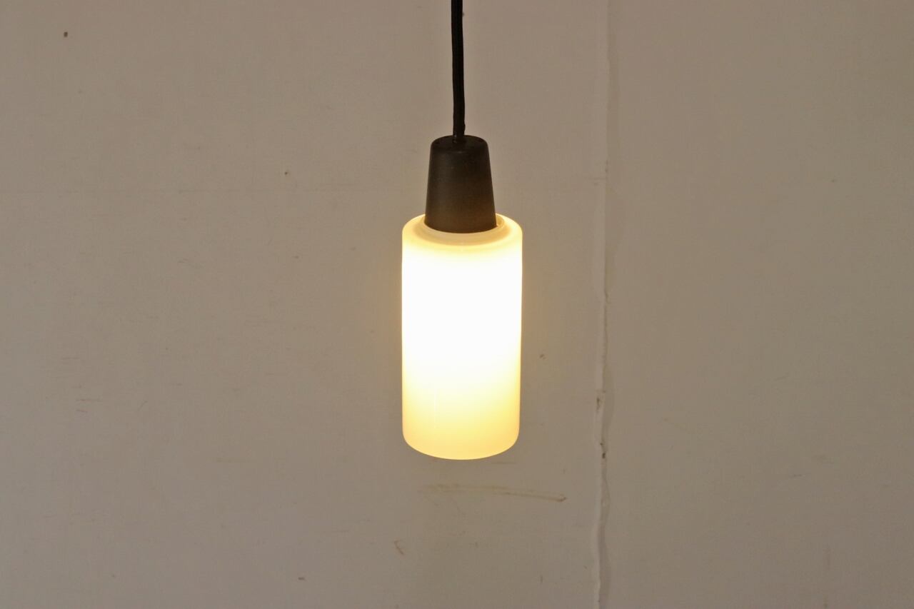 レトロ ペンダントライト ランプ 照明 吊り下げ ガラス シェード 白