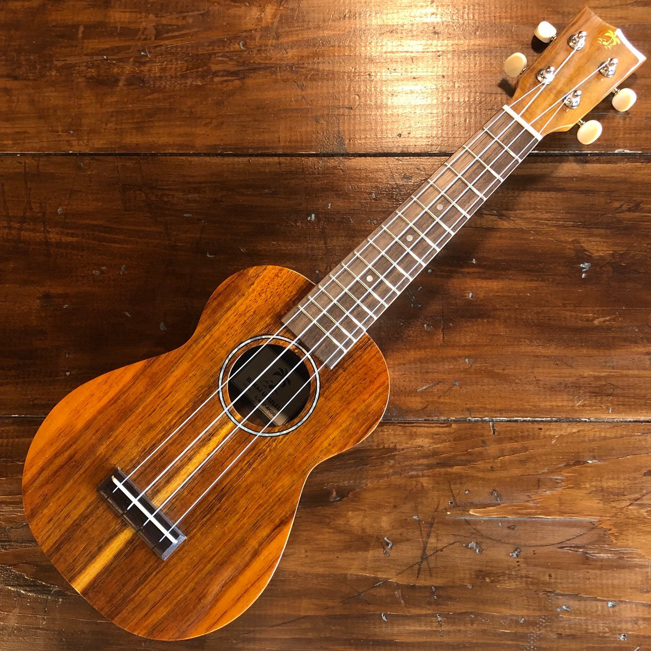 新品 調整済 ilikai ソプラノウクレレ IL-SOP-4KGG オールハワイアン 