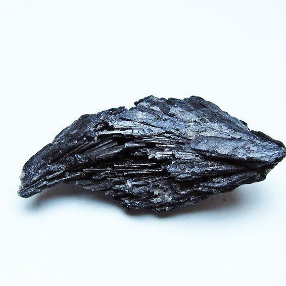 ブラック カイヤナイト 原石 一点物 171-7614