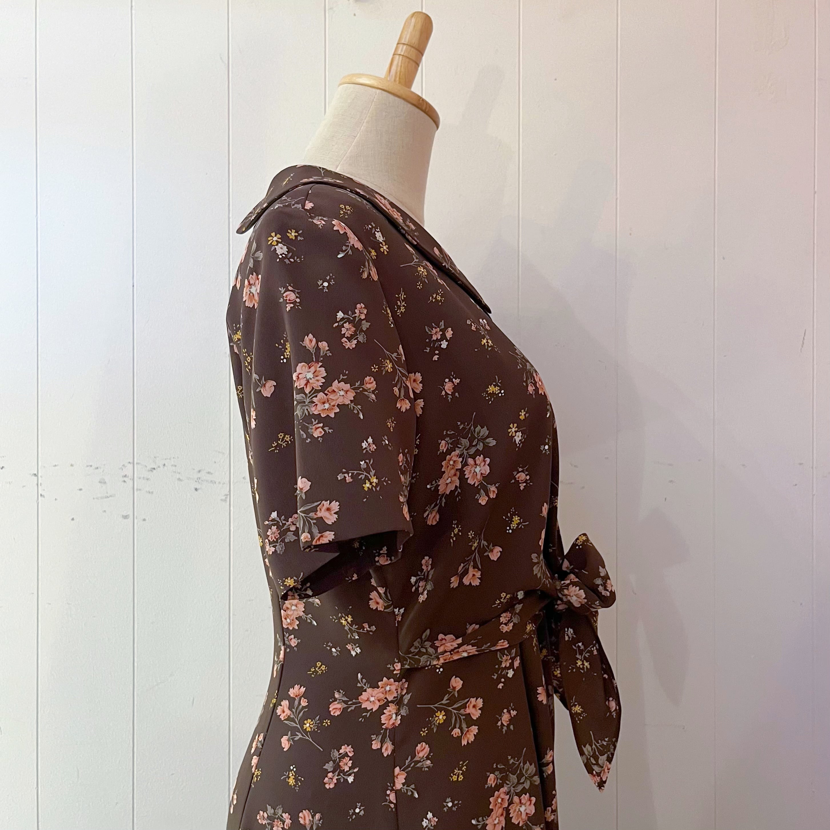 brown flower waist ribbon one-piece