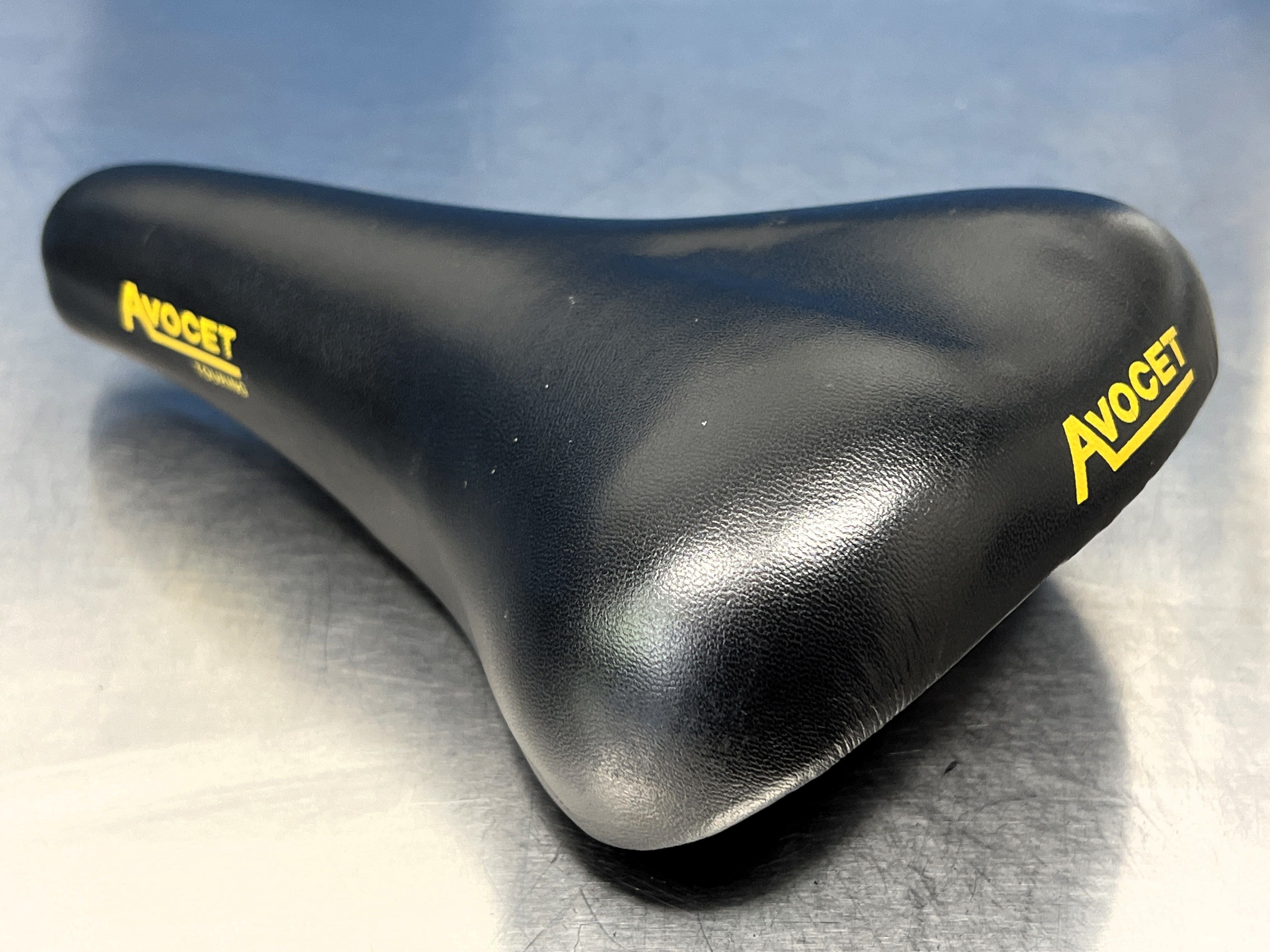 Avocet Touring サドル メンテナンス済 | CALI BIKES SC