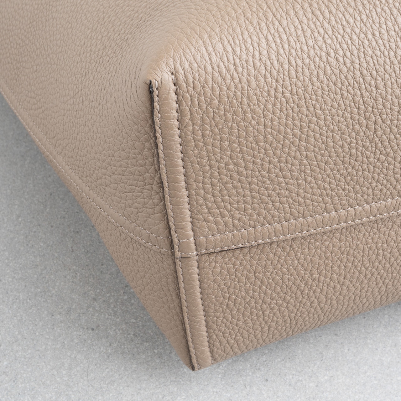 フェンディ ロール ミディアム トートバッグ セレリア ベージュ レザー