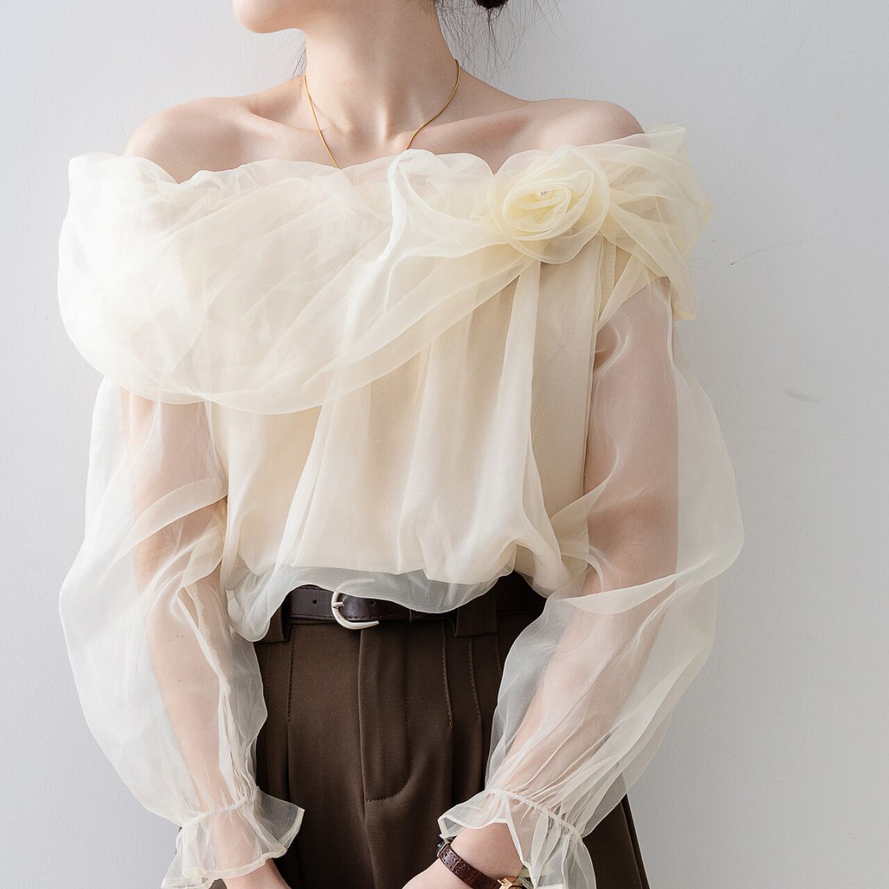 オフショルダー シースルー シフォントップ