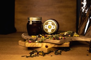 【ブラックハニー】蜂蜜　Honey　ウクライナ産　250g
