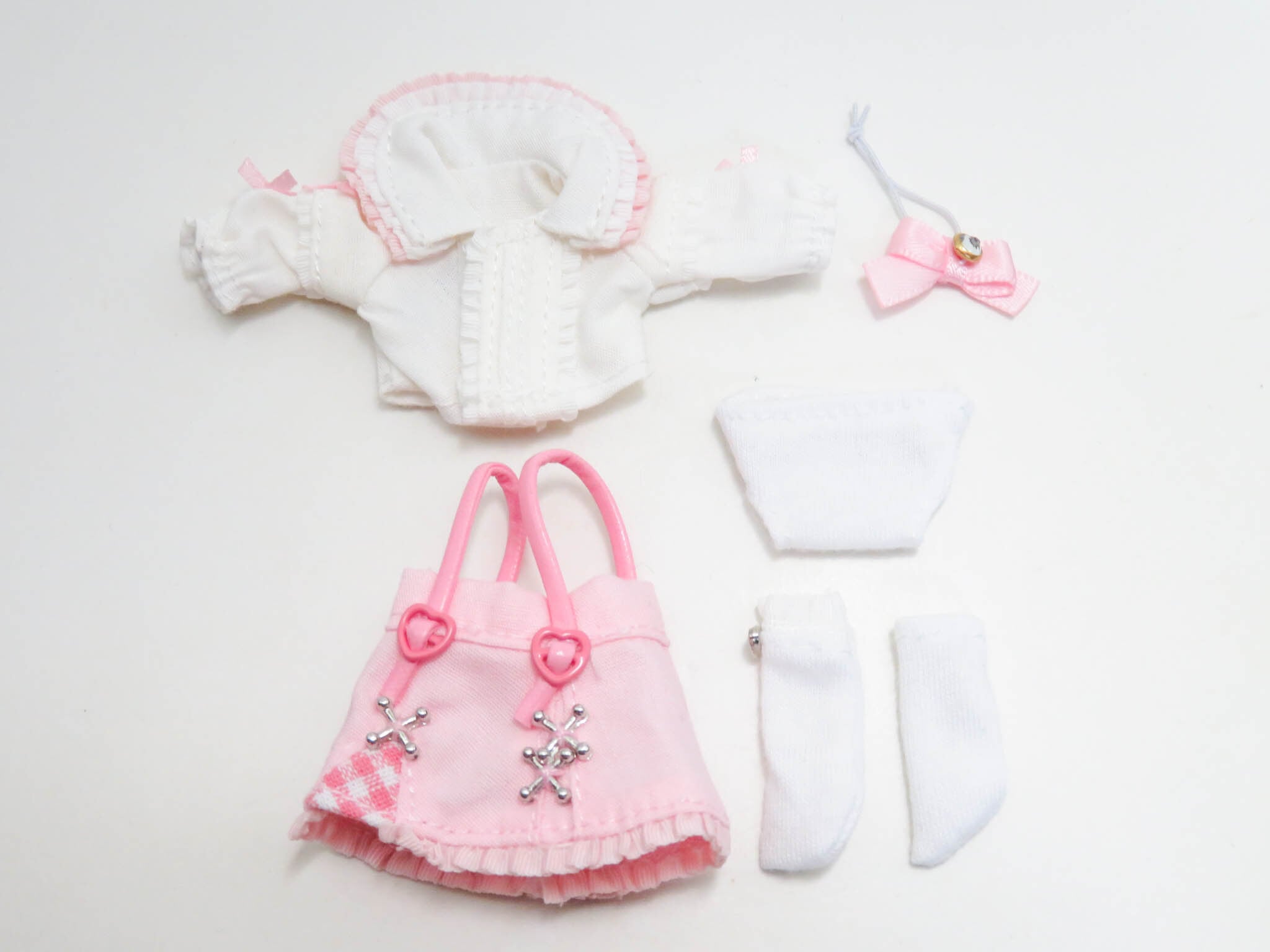 ねんどろいどどーる おようふくセット サスペンダー付きショートスカートセット(ホワイト&ピンク) 衣類