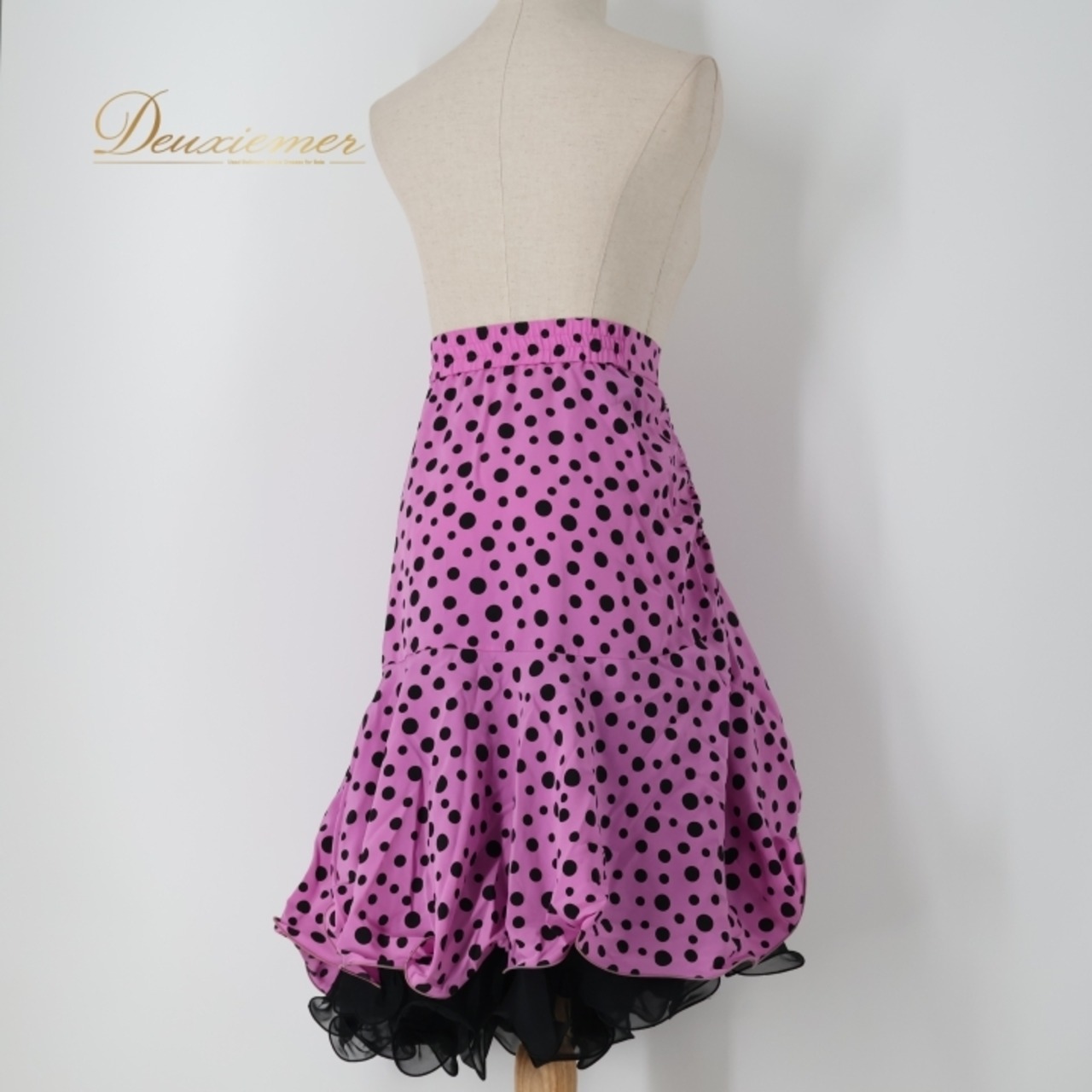 社交ダンス 衣装 スカート ピンク系 チャコット Chacott 日本製 ドット 水玉 フリル ブラック系 ピンク 黒 ラテン 華やか かわいい おしゃれ 鮮やか 軽やか レッスン 練習 練習着 かわいいスカート フリルスカート 社交ダンス用 レディースダンス ドットデザイン おしゃれな衣装 ラテン衣装 ダンス練習服 可愛いピンク 軽やかスカート 水玉模様